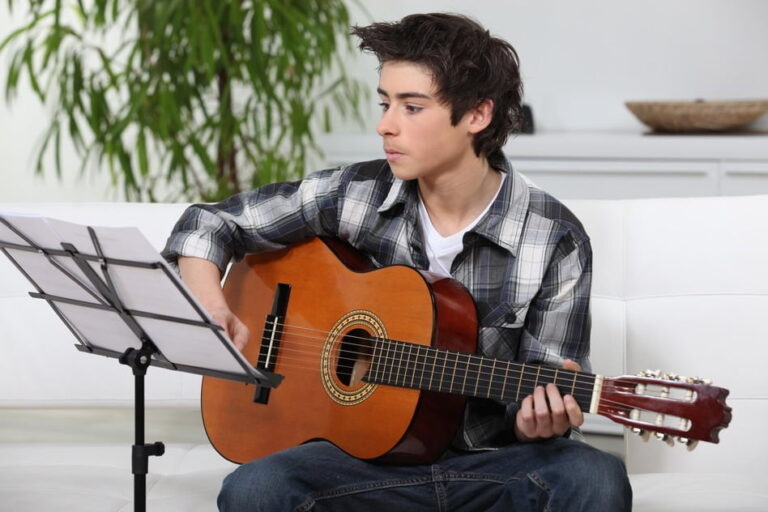Teach Yourself to Play Guitar